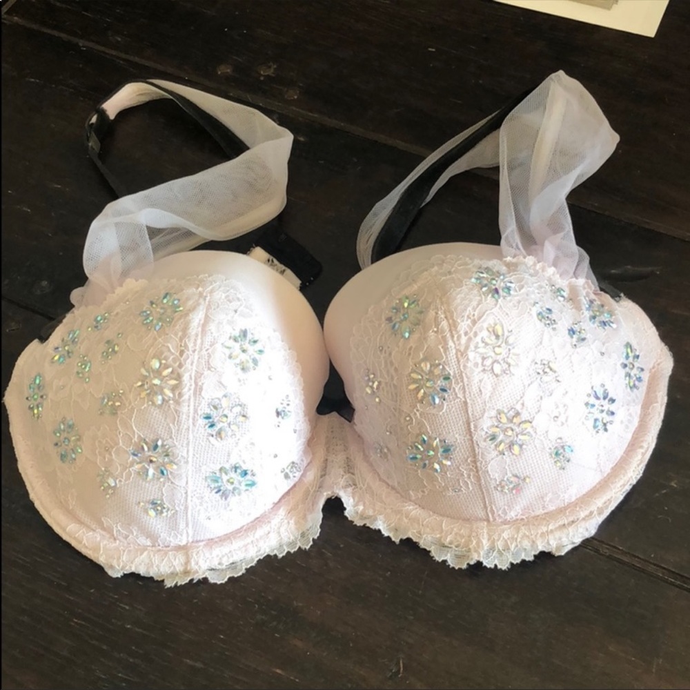 Victoria’s secrets balconette bra w crystals NWOT